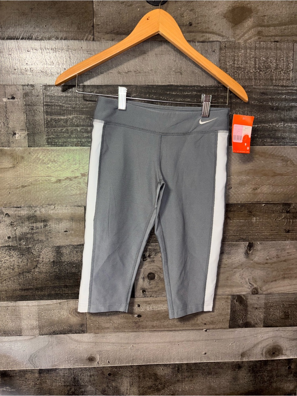 NWT Nike Gray Legend Tight Capri Leggings with White Side Panels Swoosh Small